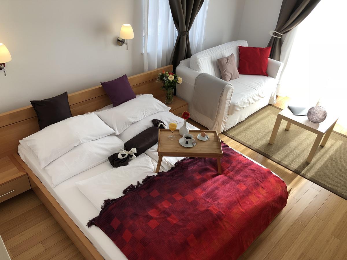 Viktoria Lodge Bed And Breakfast Vodice Exterior photo