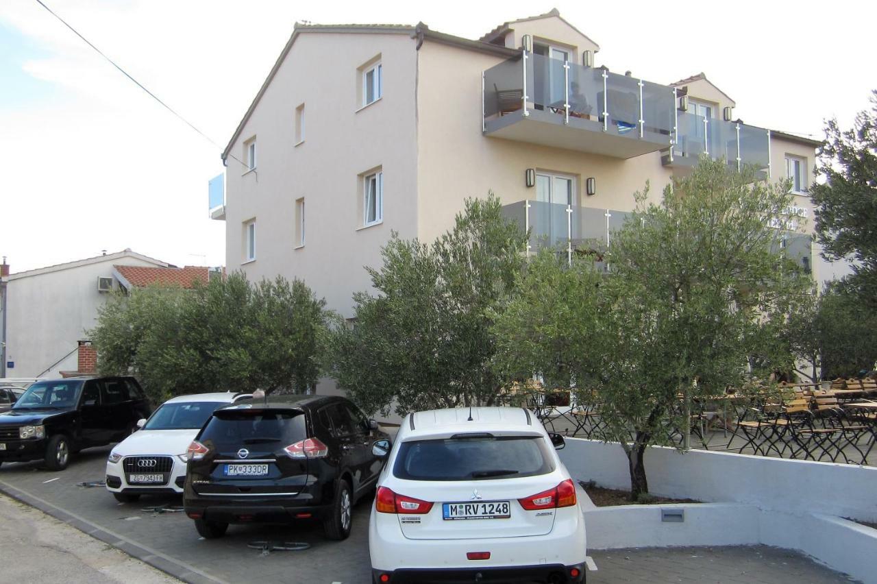Viktoria Lodge Bed And Breakfast Vodice Exterior photo